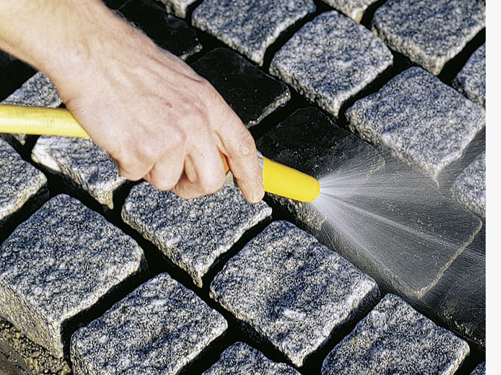 Bild 3: Fläche vornässen