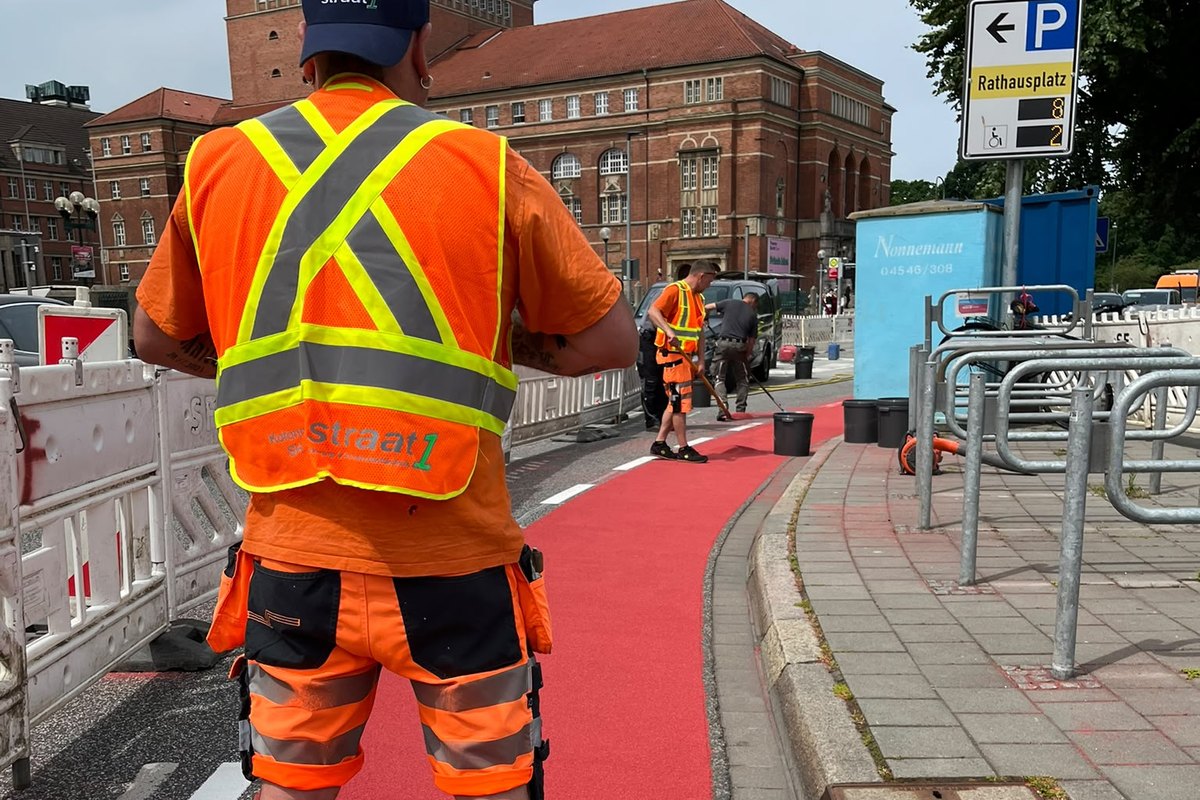 La bande cyclable rouge terminée dans le centre-ville de Kiel.